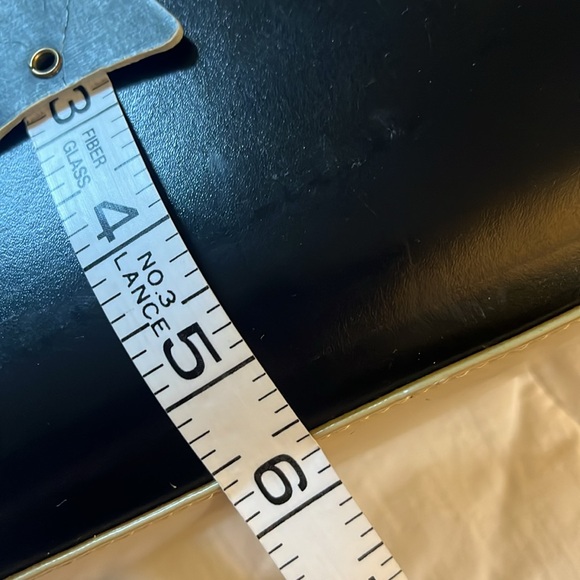 NWOT! Daniela Moda Black and Beige Leather Handbag. - Picture 6 of 11